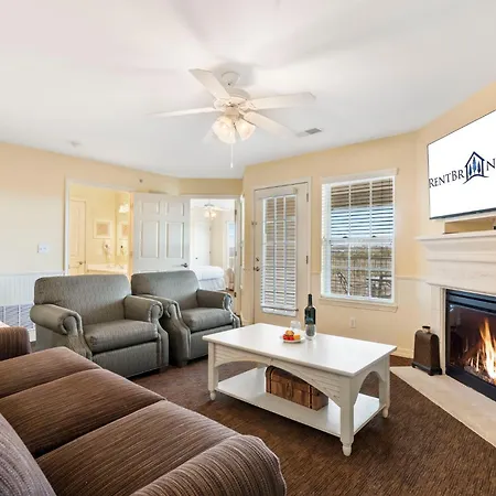 Expansive Condo W Table Rock Lake Access-Free Attraction Tickets-2 Kitchens